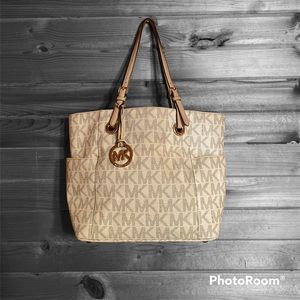 Michael Kors East West Signature Print Tote Handbag Purse in Vanilla